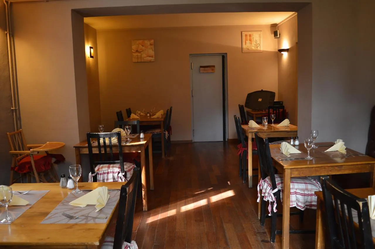 La Maison D'Hoursentut Hotel Campan 2*,