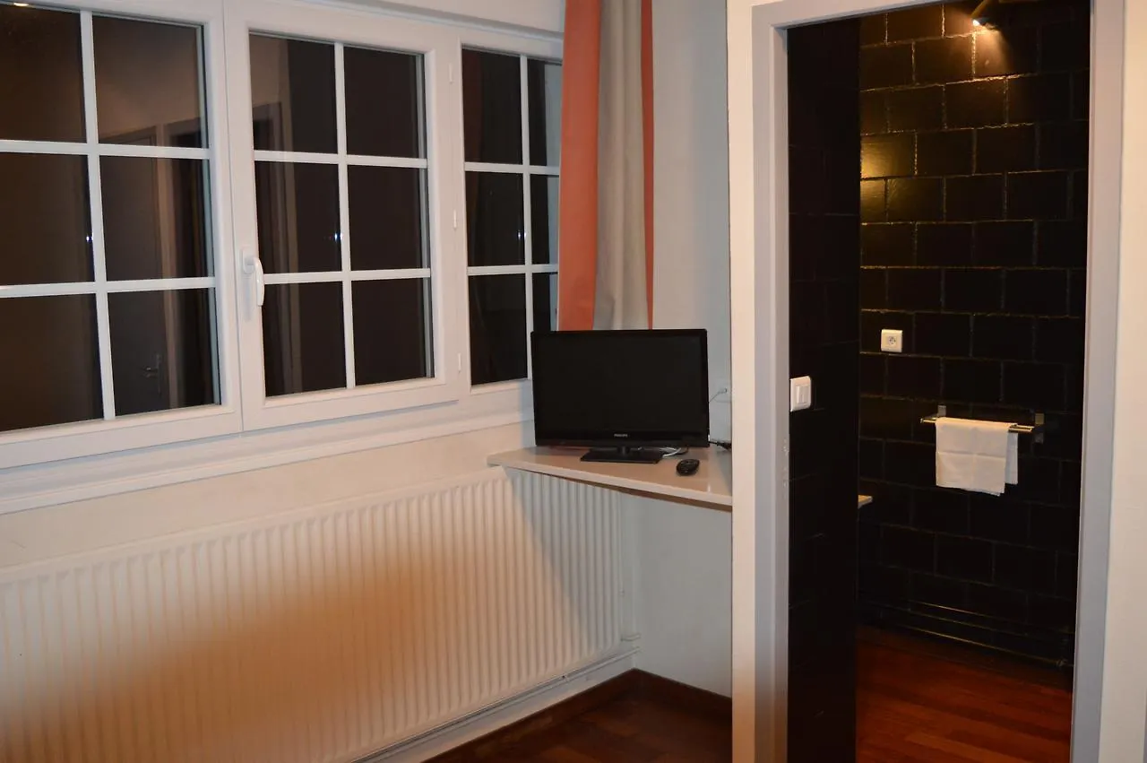La Maison D'Hoursentut Hotel Campan 2*,